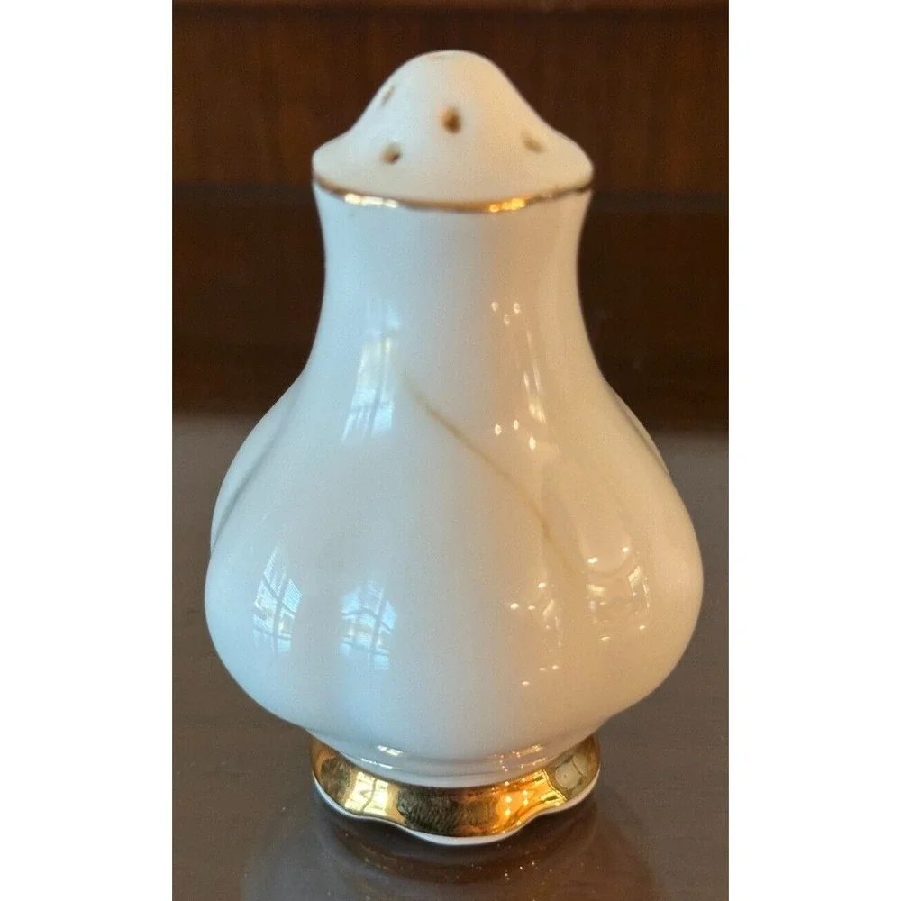 Vintage Made in England Royal‎ Albert Val D'or Salt And Pepper Shakers